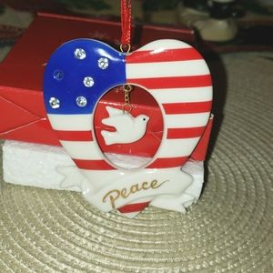 Avon 2004 vintage stars and stripes ornament